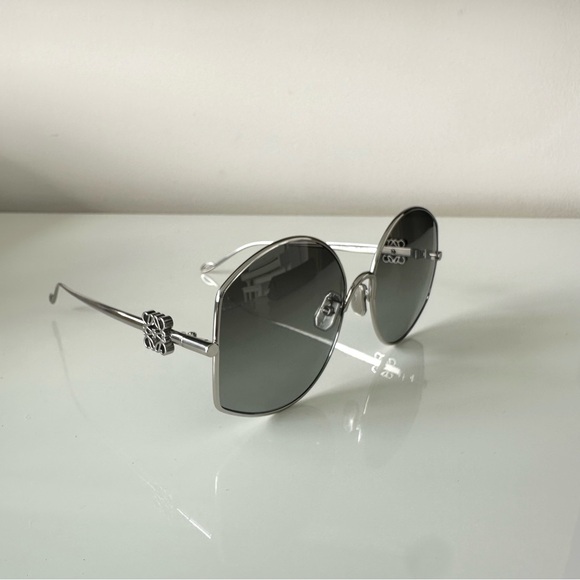 NEW!!! Loewe LW40069U 16B sunglasses Authentic Retail 385$ - Picture 3 of 8